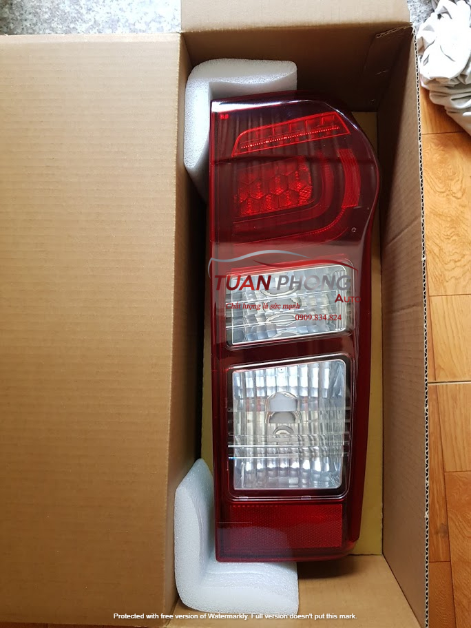 ĐÈN HẬU  CÓ LED ĐỎ THẪM ISUZU D-MAX  2016-  8982355560-8982355570-1